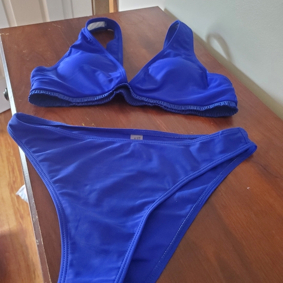 Bikini - Picture 3 of 3